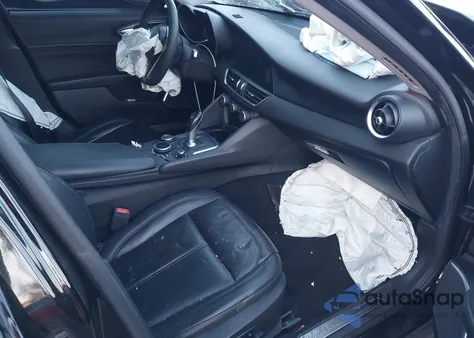 2019 Alfa Romeo Giulia Awd z USA, uszkodzony, nr VIN ZARFANAN1K7613873